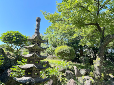 庭園・石塔