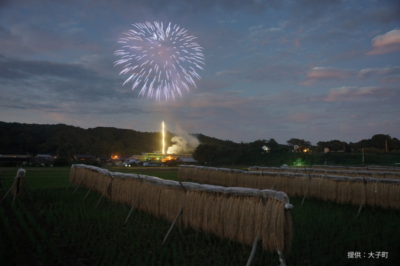 【下金沢会場】稲の小田掛けと花火～風情がありますね♪