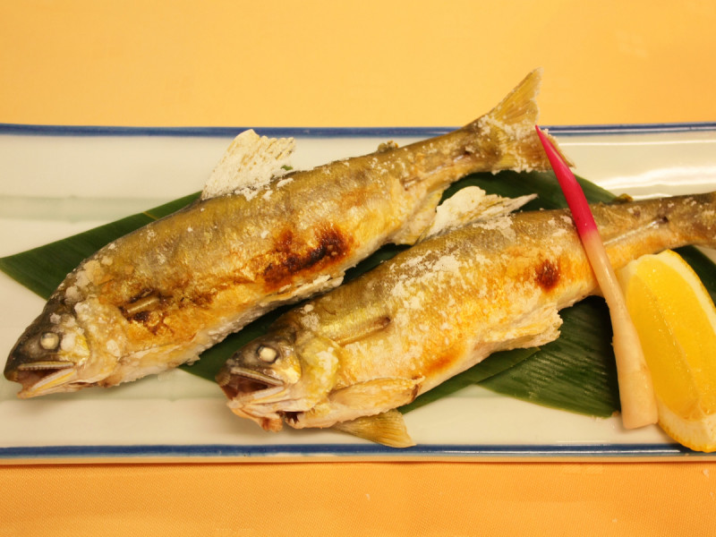 鮎とヤマメの塩焼き