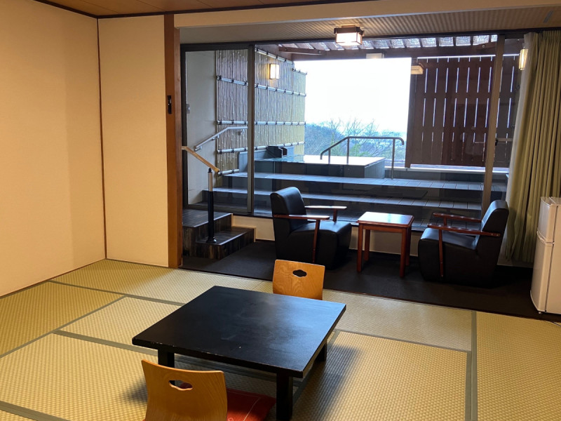お部屋は和室10畳タイプです。