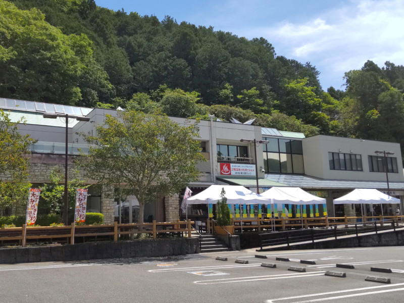 道の駅奥久慈だいごで、ぜひ名産のリンゴなどのご当地食材をお買い求めください。